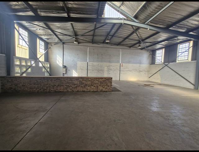480M² WAREHOUSE TO LET IN DENVER